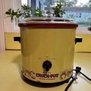 Vintage Avocado Green Rival Crock Pot Slow Cooker Seafood & Vegetables Design